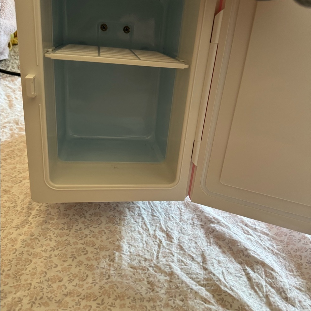 Pink Mini Fridge - Picture 5 of 7